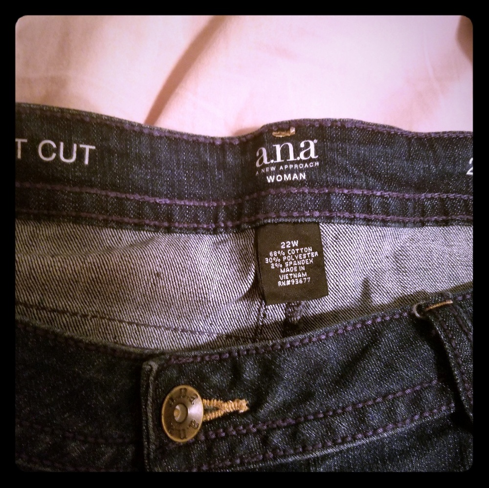 ANA Bootcut Jeans